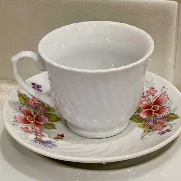 Mini cup & saucer - white with flower design - Picture 8 of 14